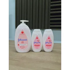 Sữa Dưỡng Thể Cho Bé Johnson’s Baby Lotion giúp dưỡng ẩm và bảo vệ da suốt 24h