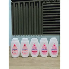 Sữa Dưỡng Thể Cho Bé Johnson’s Baby Lotion giúp dưỡng ẩm và bảo vệ da suốt 24h