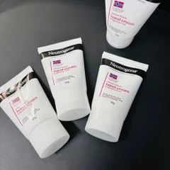Kem dưỡng da tay chuyên dành cho da khô, nứt nẻ Neutrogena Hand Cream Fragrance Free 56g