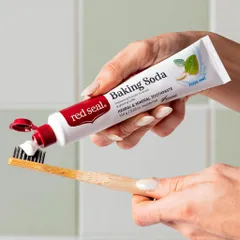 Kem đánh răng Red Seal Baking Soda không chưa flour, làm sạch, trắng răng, hương bạc hà tươi mát, sảng khoái