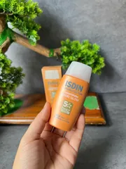 Kem Chống Nắng ISDIN Fusion Water Magic Glow SPF50 50ml Hiệu Ứng Căng Sáng