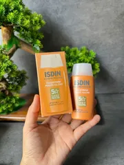 Kem Chống Nắng ISDIN Fusion Water Magic Glow SPF50 50ml Hiệu Ứng Căng Sáng