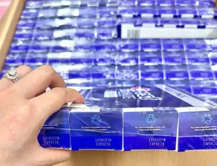  ( HÀNG CHÍNH HÃNG MỸ) SET 5 TUÝP KEM ĐÁNH RĂNG TRẮNG RĂNG CREST 3D VIVID ULTRA 147G 