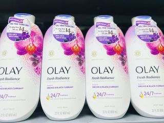 🌸 Sữa tắm Olay dưỡng ẩm hương hoa lan & quả lý chua đen 650g chính hãng