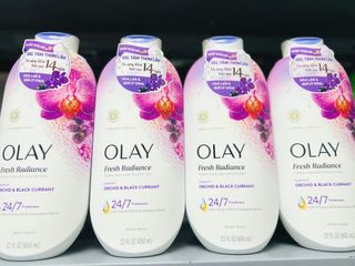 Sữa tắm Olay dưỡng da mịn màng hương hoa lan & quả lý chua 650g 🏷️ Săn deal giá sốc ngay