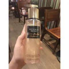 XỊT THƠM BODY NHŨ VICTORIA'S SECRET BARE VANILLA SIMMER 250ml 796790
