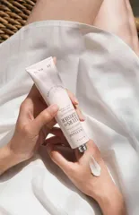 Kem dưỡng tay Loccitane hoa Anh Đào fleurs de cerisier 150ml 798243