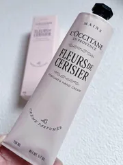 Kem dưỡng tay Loccitane hoa Anh Đào fleurs de cerisier 150ml 798243