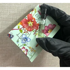 mẫu thử (vial) nước hoa  Flora edt với dung tích 1.5ml (0.05 fl.oz.). phong cách trẻ trung, thanh lịch và nữ tính.