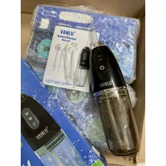 Máy tăm nước Vanlu gồm thân máy, 4 đầu xịt khác nhau phù hợp cho nhiều đối tượng