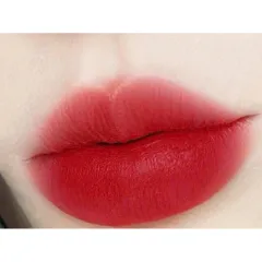 ( Red Ribbon tách sét ) Màu sắc: Sắc đỏ rực rỡ, được mô tả là đỏ nhung hoặc đỏ cam (nghiêng về đỏ nhiều hơn cam)