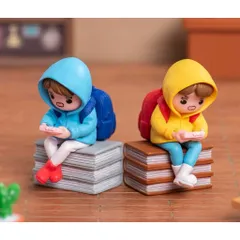 Mô hình cô bé cậu bé chơi game siêu cute trang trí bàn học,bàn làm việc,taplo,tiểu cảnh kích thước 5.6*3.2 cm