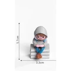 Mô hình cô bé cậu bé chơi game siêu cute trang trí bàn học,bàn làm việc,taplo,tiểu cảnh kích thước 5.6*3.2 cm