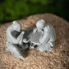 Tượng hai ông lão đánh cờ đá sa thạch kích thước 5.5*9,5 cm- deco tiểu cảnh,hòn non bộ,bể cá,bàn trà…