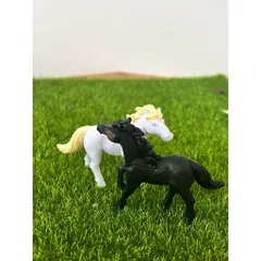 Mô hình ngựa trang trí deco siêu đẹp bằng nhựa kích thước 7.5*5.5cm