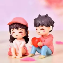 Mô hình cặp đôi ngồi ôm tim mini dễ thương – Trang trí tiểu cảnh, bàn học, bàn làm việc