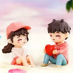 Mô hình cặp đôi ngồi ôm tim mini dễ thương – Trang trí tiểu cảnh, bàn học, bàn làm việc