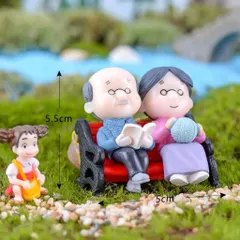 Mô hình cặp đôi ông bà già ngồi ghế mini - trang trí tiểu cảnh,bàn học,bàn làm việc,taplo ô tô