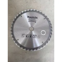 Lưỡi cưa gỗ nhà Makita có size từ 180/230/250/300/350mm lưỡi  cưa làm từ hợp kim cắt sắc ngọt và bền xuất sứ nhật bản