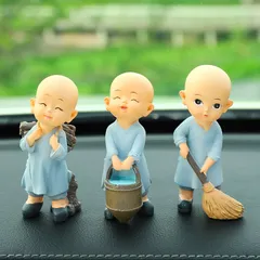 Tượng Chú Tiểu Quét Nhà Mini – Trang Trí Ô Tô, Để Bàn, Resin Chibi Dễ Thương