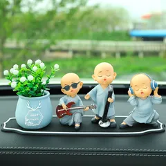 Tượng Chú Tiểu Quét Nhà Mini – Trang Trí Ô Tô, Để Bàn, Resin Chibi Dễ Thương