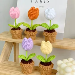 Chậu hoa tulip len dùng trang trí bàn làm việc, làm quà tặng