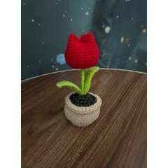Chậu hoa tulip len dùng trang trí bàn làm việc, làm quà tặng