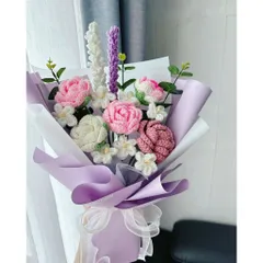 Bó hoa hồng len mix lưu ly lavender dùng làm quà tặng