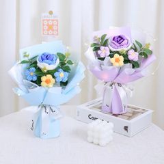 Bó hoa hồng len làm quà tặng