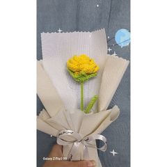 Bó hoa hồng len làm quà tặng