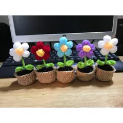 Chậu hoa len 5 cánh mini để trang trí bàn làm việc
