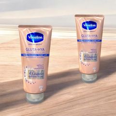 Sữa Dưỡng Thể Vaseline 4X Gluta-Hya Niacinamide Tone Up 300ml (Hàng nhập khẩu có tem phụ)