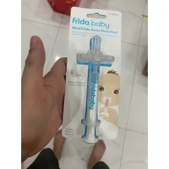 Dụng Cụ Hỗ Trợ Uống Thuốc Frida Baby 0M+