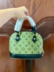 (ẢNH THẬT) - Túi xách Nữ Cầm Tay Dáng Hến Chất Da Dày Dặn In Họa Tiết Siêu Cưng Size 20 KÈM DÂY ĐEO CHÉO