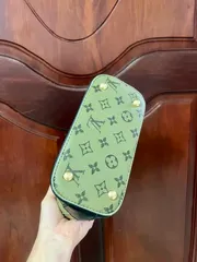 (ẢNH THẬT) - Túi xách Nữ Cầm Tay Dáng Hến Chất Da Dày Dặn In Họa Tiết Siêu Cưng Size 20 KÈM DÂY ĐEO CHÉO
