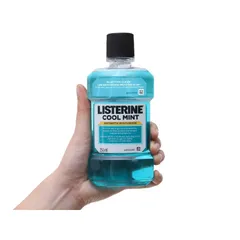 Nước súc miệng Listerine Cool Mint (Chai 250ml) giúp bảo vệ khoang miệng 24h khỏi vi khuẩn và nguyên nhân gây hôi miệng.