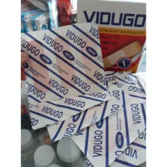 Băng keo cá nhân Vidugo đỏ (Hộp 100 miếng) Dính chắc, mở băng không đau, dễ sử dụng, khô thoáng.