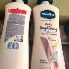 Sữa dưỡng thể Vaseline 725ml dưỡng trắng da - Hồng