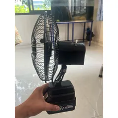 Quạt tích điện có xoay, 22cm, pin 10 cell (gồm quạt, pin, sạc) 812128