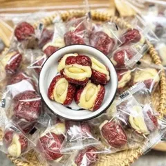 Kẹo Táo Đỏ Kẹp Sữa Lạc Đà Nhân Hạt Điều