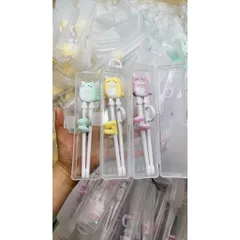Đũa tập gắp, tập ăn xỏ ngón khủng long kèm hộp cho bé