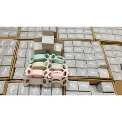 Tay cầm bình silicon kèm hộp, vừa hầu hêt với mọi loại bình