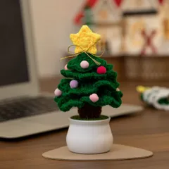 Chậu thông noel len dùng trang trí bàn làm việc, làm quà tặng