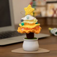 Chậu thông noel len dùng trang trí bàn làm việc, làm quà tặng