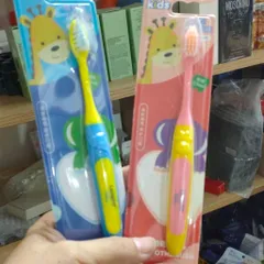 ( tách gift auth hãng LA TA CY ) bàn chải đánh răng trẻ em L từ 2 tuổi màu giao ngẫu nhiên