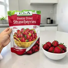 Dâu Giòn Sấy DJ&A Freeze Dried Strawberries 100g Úc, Dâu Sấy Tự Nhiên, Snack Trái Cây Ăn Vặt
