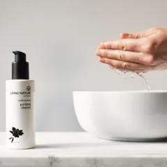 [Hỏa tốc] Sữa rửa mặt làm sạch sâu Living Nature Purifying Cleanser 120ml
