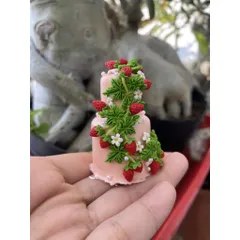 bánh kem 2 tầng trái dâu bằng đất sét