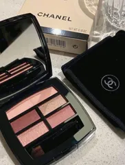 Phấn mắt Chanel Les Beiges Healthy Glow Natural Eyeshadow Palette 4.5g - Màu Tender