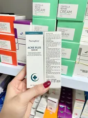 Pharmaform Acne Plus Serum hỗ trợ giảm tình trạng mụn và bã nhờn hăm sóc da mụn hiệu quả.
